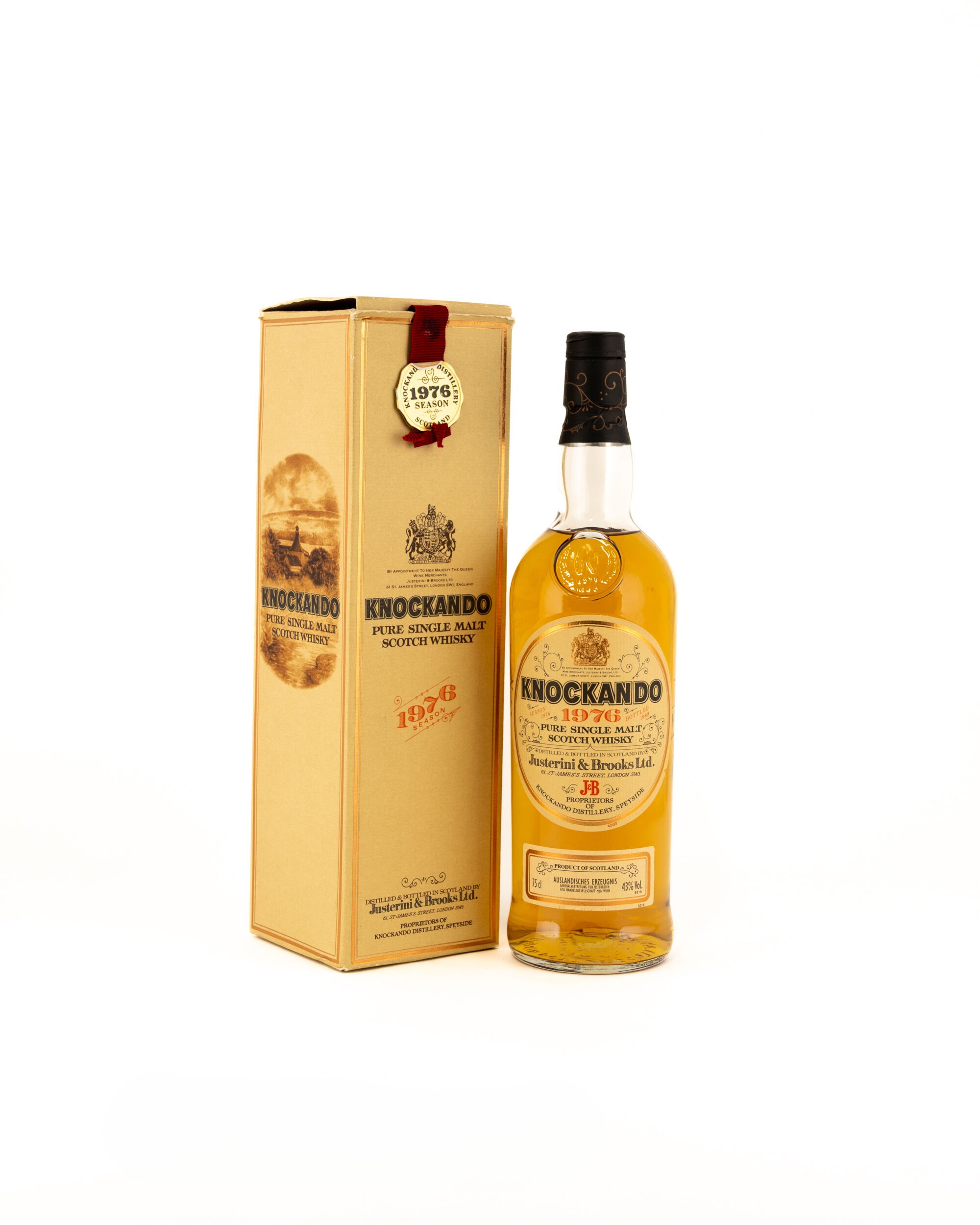knockando 1976 / 1989 bottle beside box front nothing but whisky